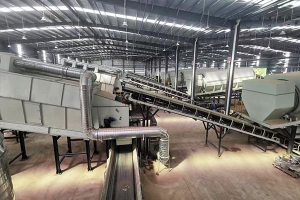 Sistema de tratamento de resíduos de aterros sanitários