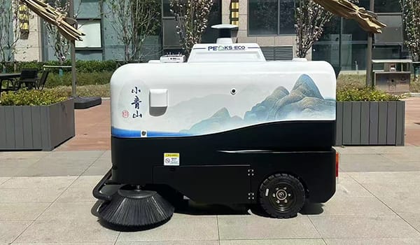 Varredora de rua autônoma
